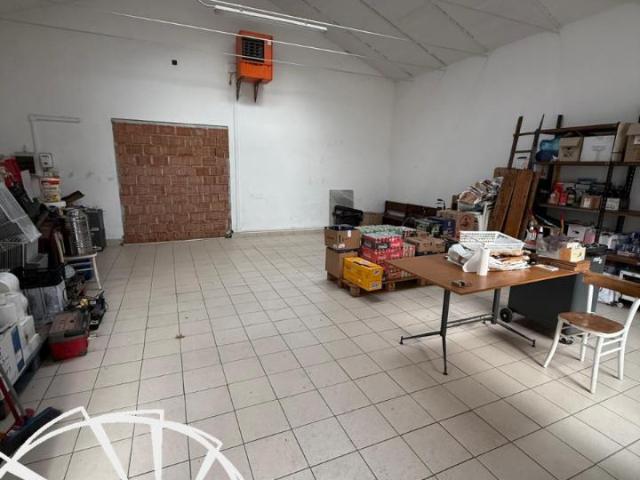 Capannone in affitto a Vergaio, Prato