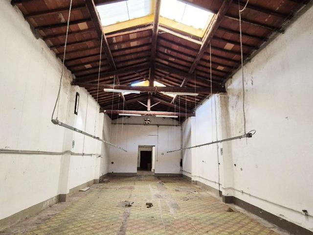 Capannone in affitto a Prato, Toscana