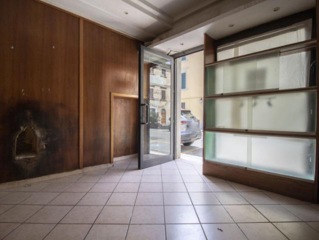 Locale Commerciale in affitto a Prato, Centro storico