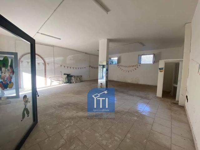 Capannone in affitto a Qualiano, Campania