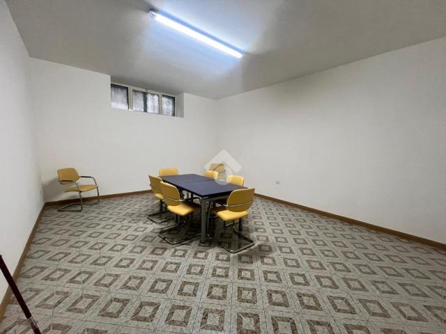 Ufficio in affitto a Sant'antimo, Campania