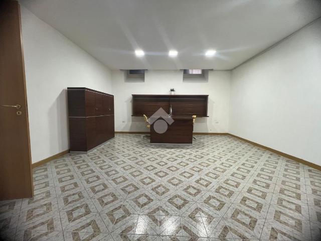 Ufficio in affitto a Sant'antimo, Campania