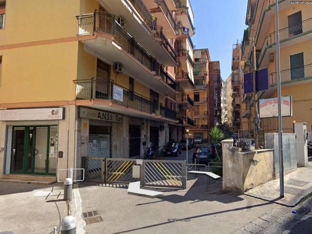 Capannone in affitto a Sant'Antonio, Torre Del Greco