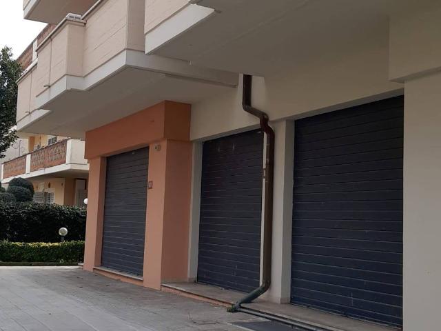 Capannone in vendita a Unione dei Comuni della Val Vibrata, Alba Adriatica