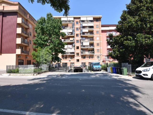 Capannone in vendita a Atripalda, Campania