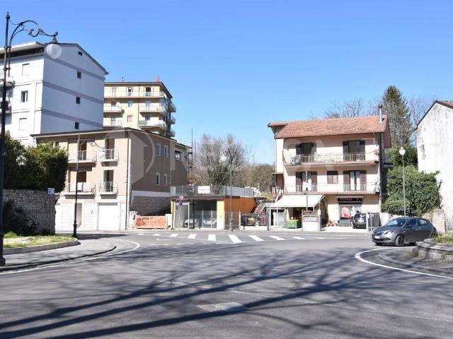 Capannone in vendita a Atripalda, Campania