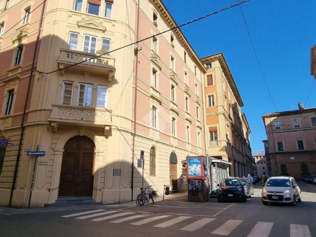 Capannone in vendita a Porto-Saragozza, Bologna