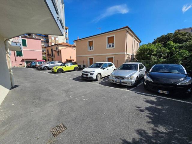 Capannone in vendita a Bordighera, Liguria