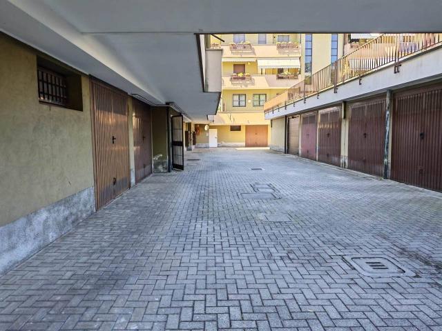 Capannone in vendita a Bussero, Lombardia