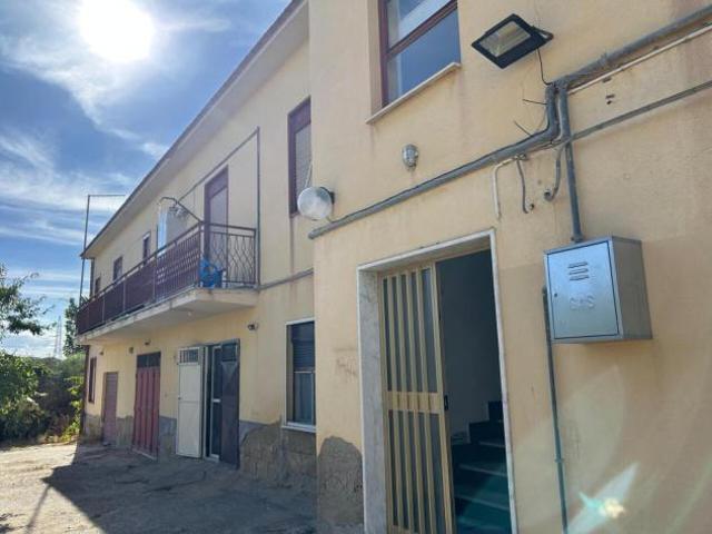 Capannone in vendita a Caltanissetta, Sicilia