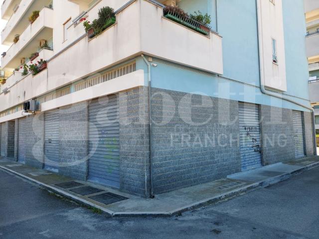 Capannone in vendita a Puglia, Barletta-andria-trani