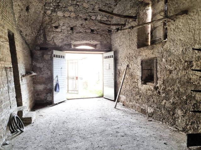 Capannone in vendita a Caprarola, Lazio