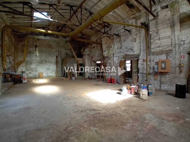 Capannone in vendita a Fabbrica, Carrara