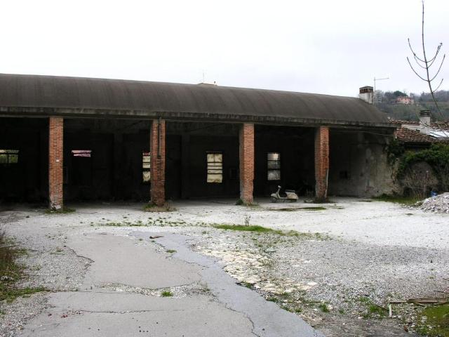 Capannone in vendita a Fabbrica, Carrara