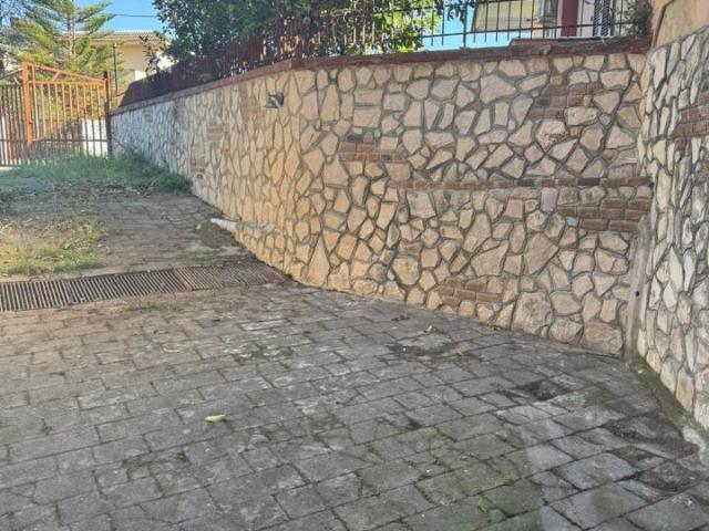 Capannone in vendita a Castel Volturno, Campania
