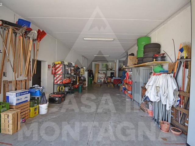 Capannone in vendita a Comunità territoriale della Val di Fiemme, Castello Di Fiemme