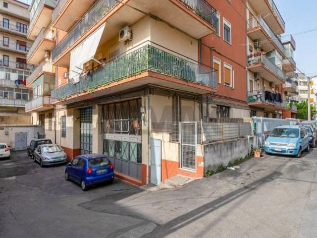 Capannone in vendita a Picanello-Ognina-Barriera-Canalicchio, Catania