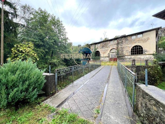 Capannone in vendita a Cene, Lombardia