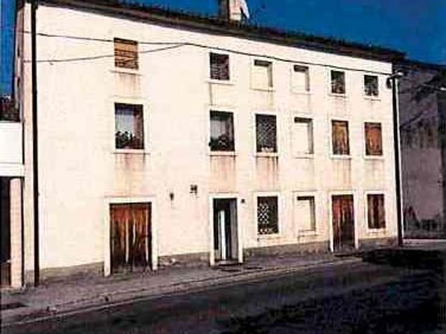 Capannone in vendita a Colle Umberto, Veneto