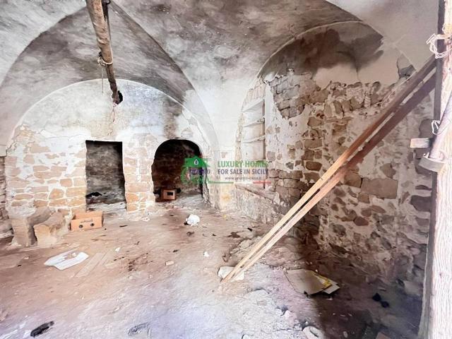 Capannone in vendita a Comiso, Ragusa