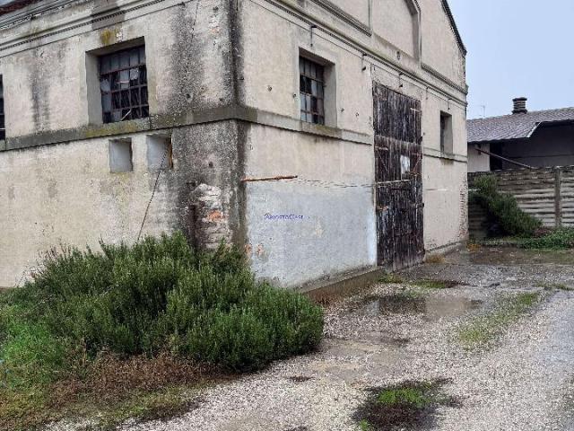 Capannone in vendita a Unione Terre e Fiumi, Copparo