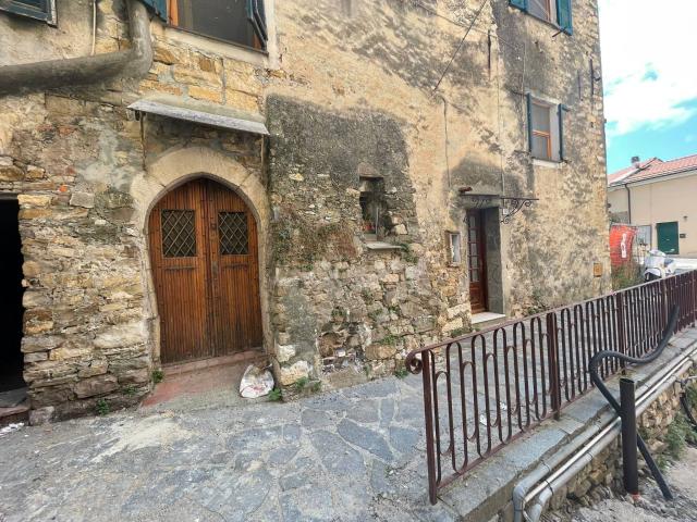 Capannone in vendita a Diano Castello, Liguria