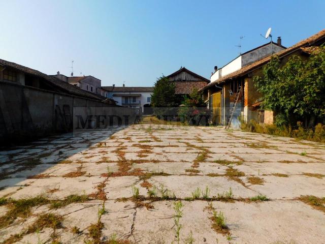 Capannone in vendita a Dorno, Pavia