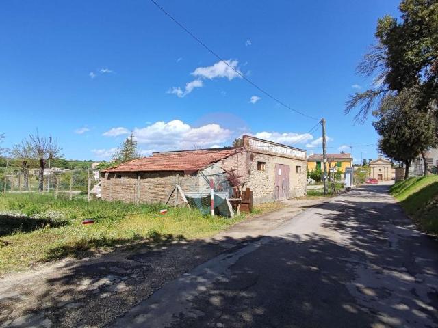 Capannone in vendita a Elice, Abruzzo