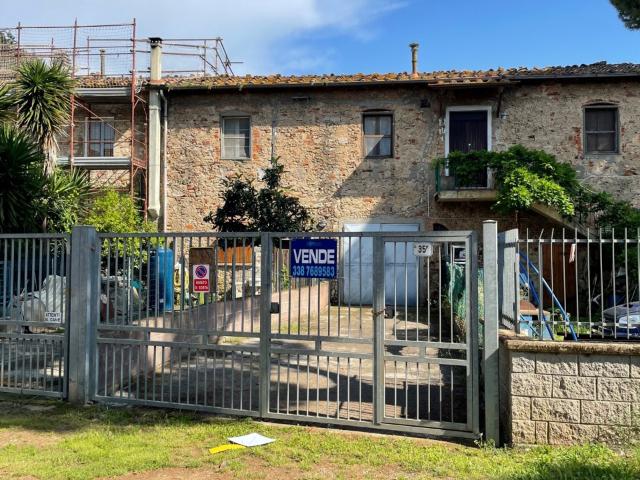 Capannone in vendita a Follonica, Grosseto