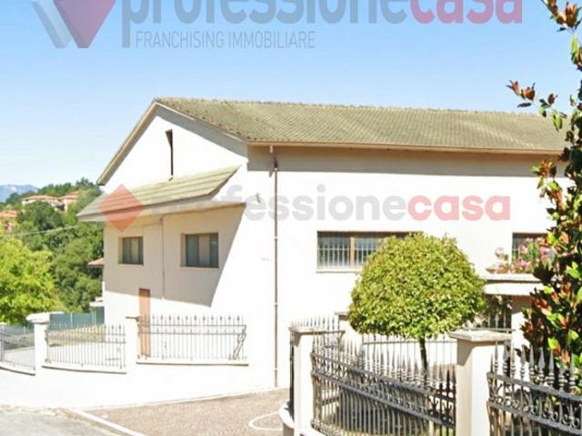 Capannone in vendita a Frosinone, Lazio