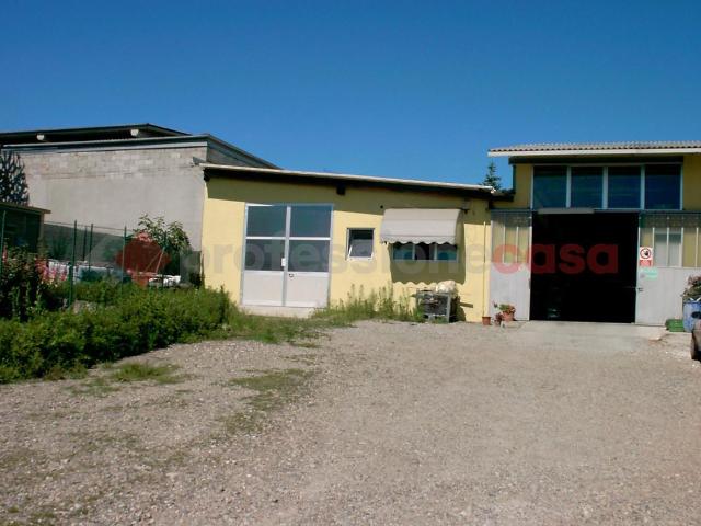 Capannone in vendita a Gattico-Veruno, Piemonte