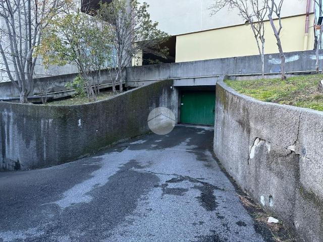 Capannone in vendita a Medio Ponente, Serra Riccò