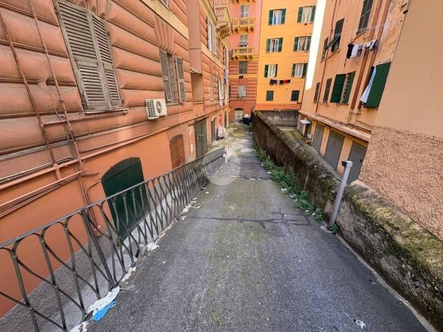 Capannone in vendita a Medio Ponente, Serra Riccò