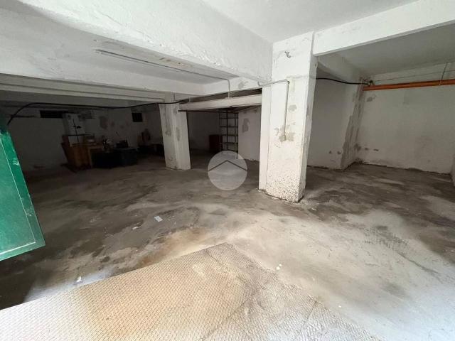 Capannone in vendita a Medio Ponente, Serra Riccò