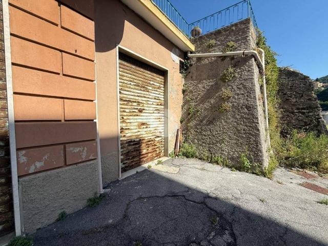 Capannone in vendita a Medio Ponente, Serra Riccò