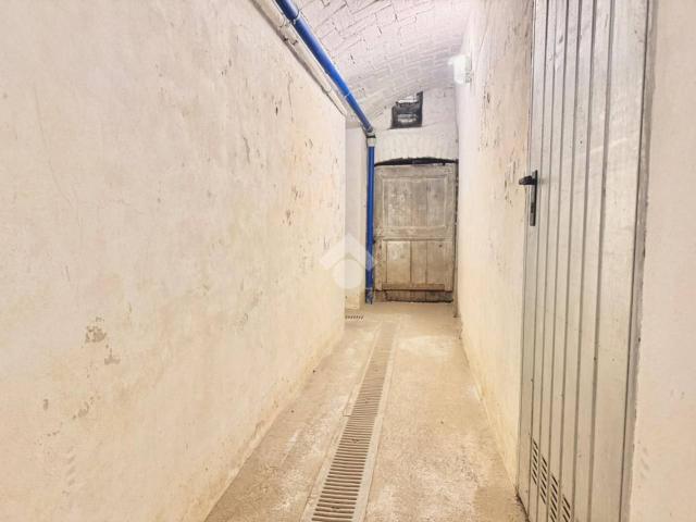 Capannone in vendita a Medio Levante, Serra Riccò