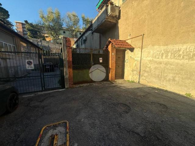 Capannone in vendita a Medio Ponente, Serra Riccò