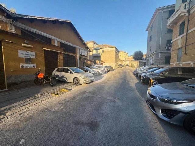Capannone in vendita a Medio Ponente, Serra Riccò