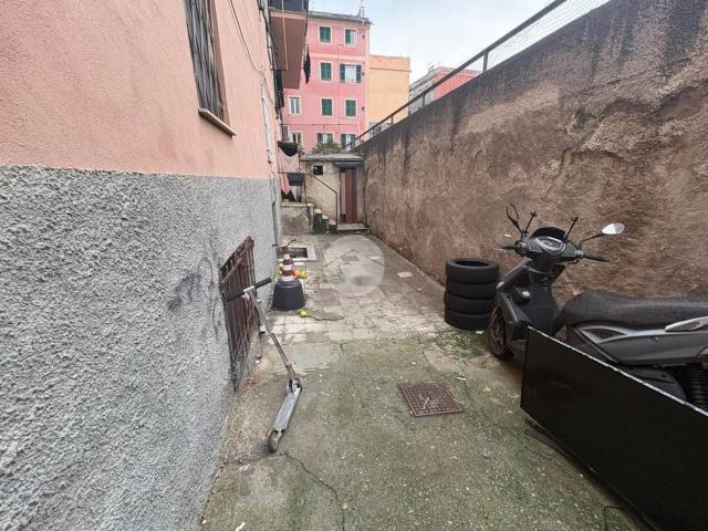 Capannone in vendita a Medio Ponente, Serra Riccò