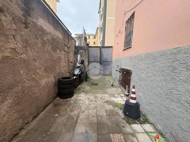 Capannone in vendita a Medio Ponente, Serra Riccò