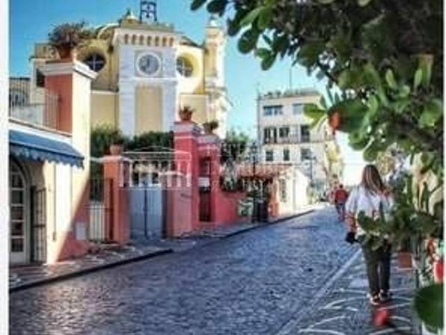 Capannone in vendita a Ischia, Campania
