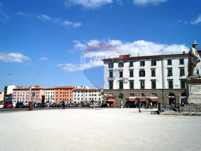 Capannone in vendita a Livorno, Toscana