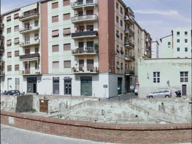 Capannone in vendita a Venezia Nuova, Livorno