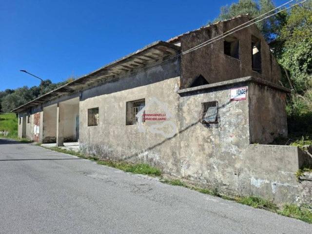 Capannone in vendita a Lustra, Campania