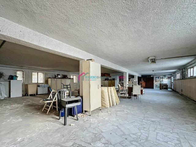 Capannone in vendita a Marigliano, Campania