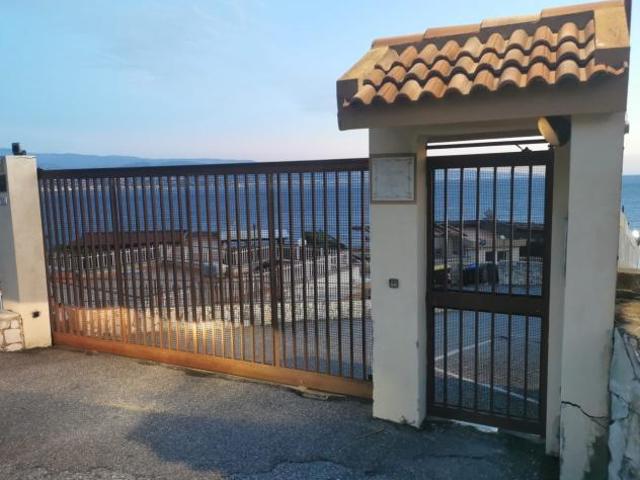 Capannone in vendita a Messina, Sicilia