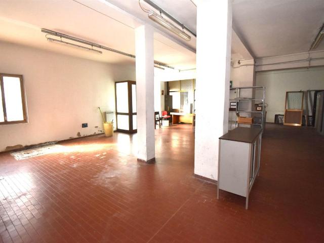 Capannone in vendita a Le Case, Montevettolini