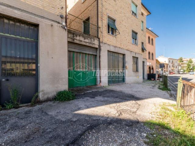 Capannone in vendita a Marche, Macerata