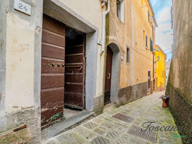 Capannone in vendita a Monterotondo Marittimo, Toscana