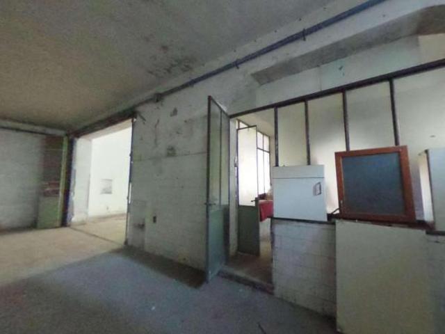 Capannone in vendita a Nola, Campania